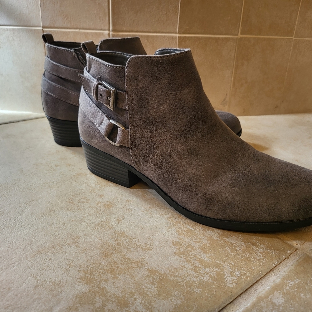 Lauren Blakwell bootie, grey, size 8